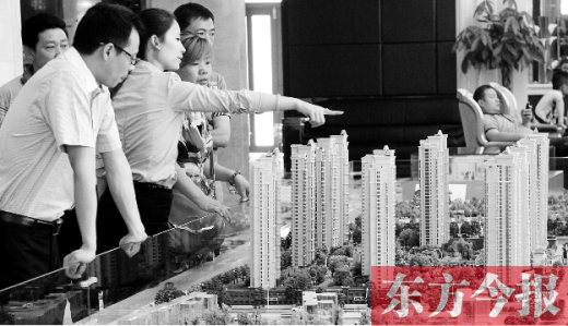 買套房子，幾乎要耗盡大半生的積蓄，所以，房?jī)r(jià)的高低時(shí)刻牽動(dòng)著國(guó)人的心
