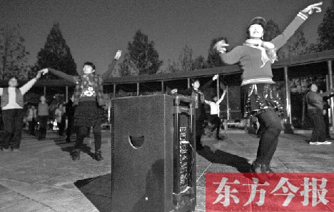 做到既讓跳舞的人有地方，又不影響他人休息，這才是化解矛盾的根本出路