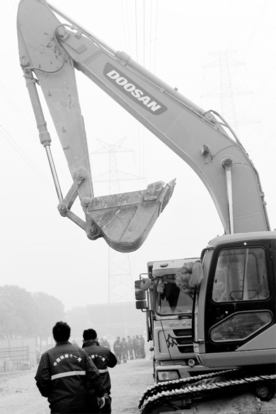 昨天，鄭州地鐵5號(hào)線配套工程在鄭州市西站路開工