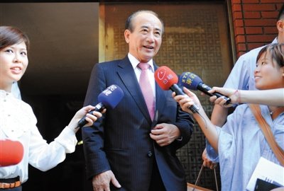 9月11日，王金平前往國(guó)民黨考紀(jì)會(huì)時(shí)回答記者提問(wèn)。