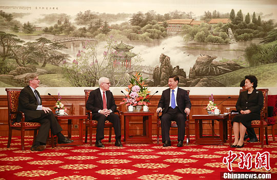 10月23日，中國(guó)國(guó)家主席習(xí)近平在北京釣魚(yú)臺(tái)國(guó)賓館會(huì)見(jiàn)清華大學(xué)經(jīng)濟(jì)管理學(xué)院顧問(wèn)委員會(huì)海外委員。