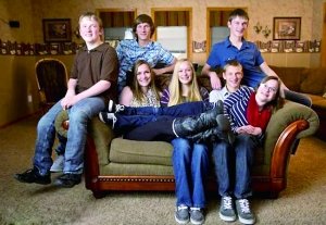 長大后的七胞胎。