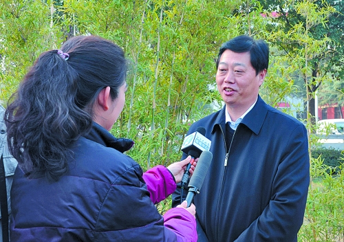 十八大代表、南陽(yáng)市委書記李文慧談學(xué)習(xí)十八大精神體會(huì)