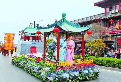 2013中國(guó)(開(kāi)封)清明文化節(jié)舉行大巡游活動(dòng)。記者 鄧放 攝 2013中國(guó)(開(kāi)封)清明文化節(jié)舉行大巡游活動(dòng)。記者 鄧放 攝