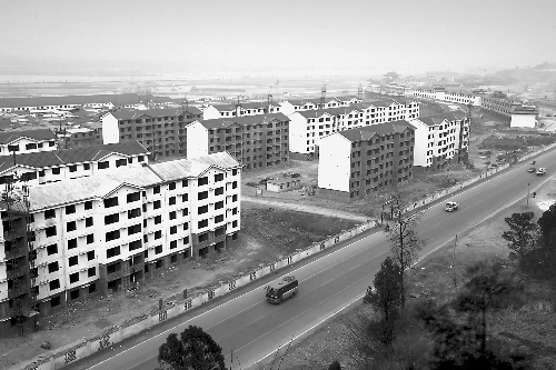 1月14日，宜陽(yáng)縣正在建設(shè)的靈山新型農(nóng)村社區(qū)已現(xiàn)雛形。