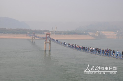 濟源旅游景區(qū)游客再現(xiàn)“井噴” 攬金3.37億元 濟源旅游景區(qū)游客再現(xiàn)“井噴” 攬金3.37億元