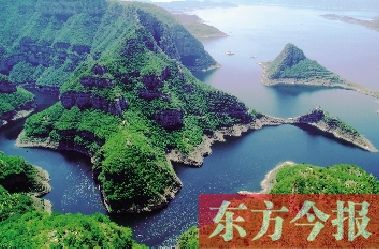 碧水藍(lán)天有綠色,是濟(jì)源人生活的愿望。如今,正是因?yàn)闈?jì)源有山有水,綠樹(shù)成蔭,很多在外工作的濟(jì)源人慢慢選擇回家鄉(xiāng)買房定居。