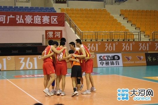 2013年全國排球錦標(biāo)賽在漯河開賽 共16支參賽隊(duì) 2013年全國排球錦標(biāo)賽在漯河開賽 共16支參賽隊(duì)