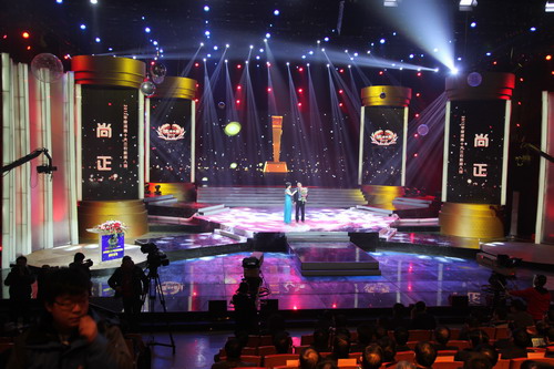 1月18日晚，2012年河南十大三農(nóng)新聞人物在河南電視臺演播廳揭曉。