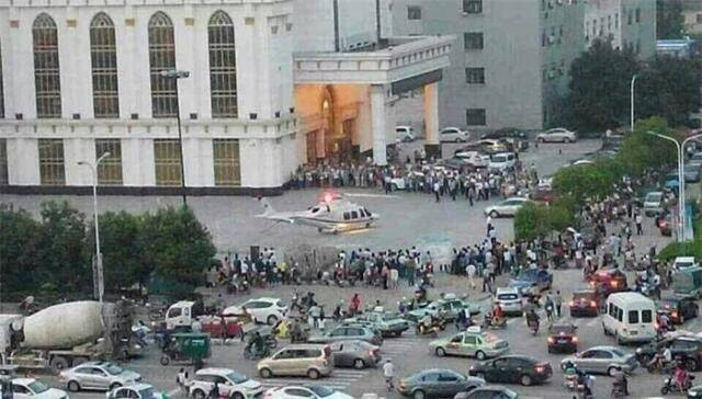 男子乘私人直升機(jī)從天津回鹽城過(guò)中秋