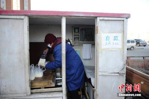 長(zhǎng)春自助豆腐攤 2.5元檢驗(yàn)市民誠(chéng)信