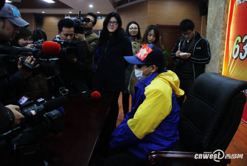 陜西6317萬(wàn)巨獎(jiǎng)得主現(xiàn)身領(lǐng)獎(jiǎng) 陜西6317萬(wàn)巨獎(jiǎng)得主現(xiàn)身領(lǐng)獎(jiǎng)