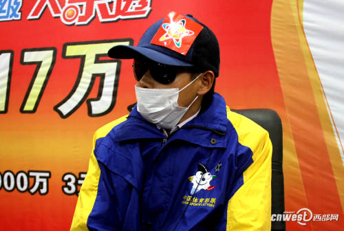 陜西6317萬(wàn)巨獎(jiǎng)得主現(xiàn)身領(lǐng)獎(jiǎng) 陜西6317萬(wàn)巨獎(jiǎng)得主現(xiàn)身領(lǐng)獎(jiǎng)