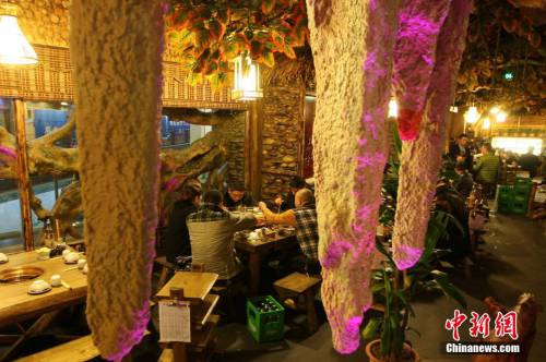 重慶現(xiàn)“溶洞”style火鍋館受追捧 重慶現(xiàn)“溶洞”style火鍋館受追捧