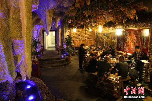 重慶現(xiàn)“溶洞”style火鍋館受追捧 重慶現(xiàn)“溶洞”style火鍋館受追捧