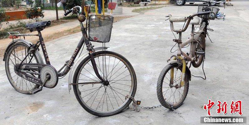 廣西一小區(qū)停車(chē)出奇招 業(yè)主私建泊車(chē)位 廣西一小區(qū)停車(chē)出奇招 業(yè)主私建泊車(chē)位