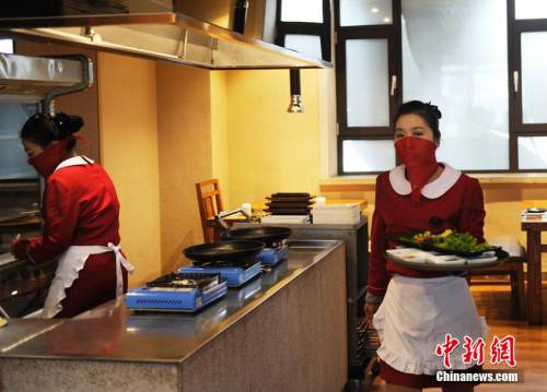 長春一飯店服務(wù)員 長春一飯店服務(wù)員