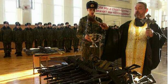 戰(zhàn)斗民族:牧師會開光能打槍懂賣萌 戰(zhàn)斗民族:牧師會開光能打槍懂賣萌