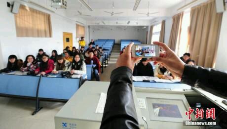 大學校園現(xiàn)