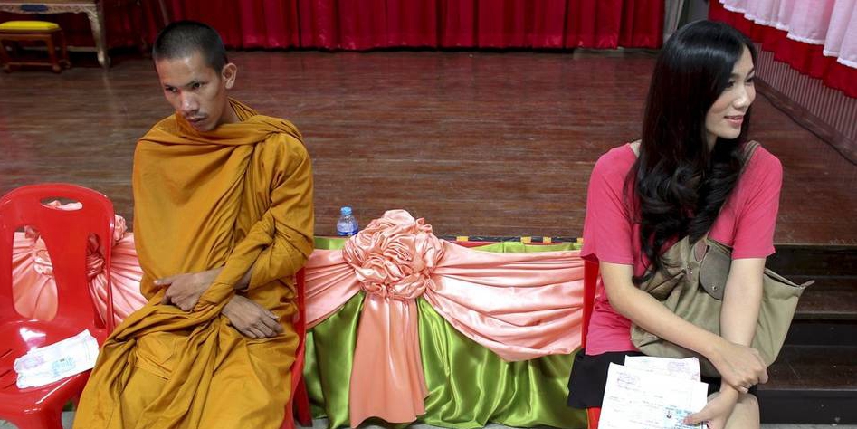 泰國：變性人現(xiàn)身征兵現(xiàn)場(chǎng)一幕