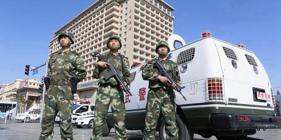 長(zhǎng)安街武警：全副武裝執(zhí)勤 最矮1米8