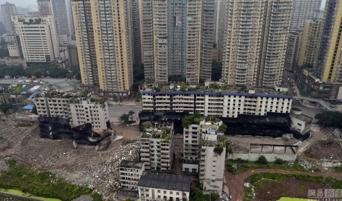 重慶鬧市爆破拆除大樓 重慶鬧市爆破拆除大樓