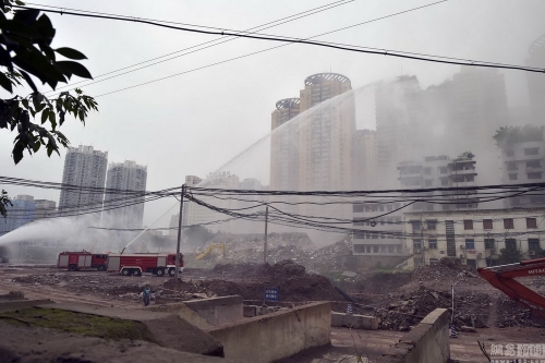 重慶鬧市爆破拆除大樓 重慶鬧市爆破拆除大樓