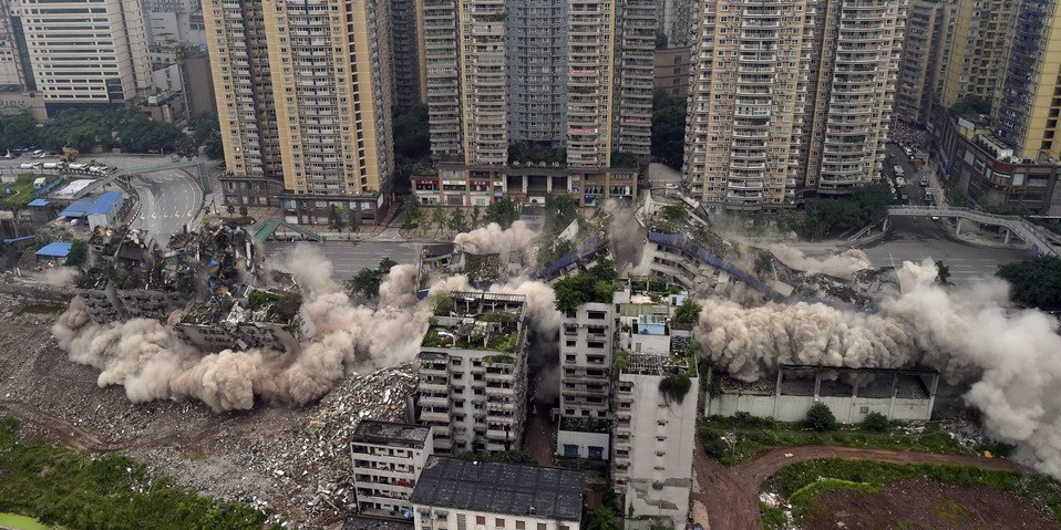 重慶鬧市爆破拆除大樓 重慶鬧市爆破拆除大樓