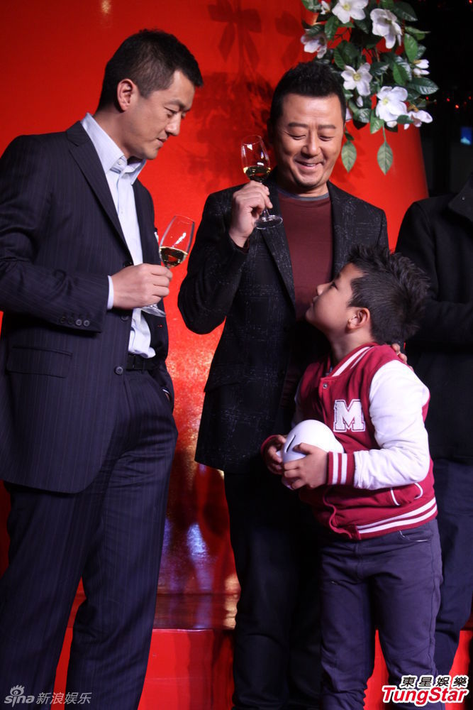 李亞鵬、郭濤父子相活動(dòng)