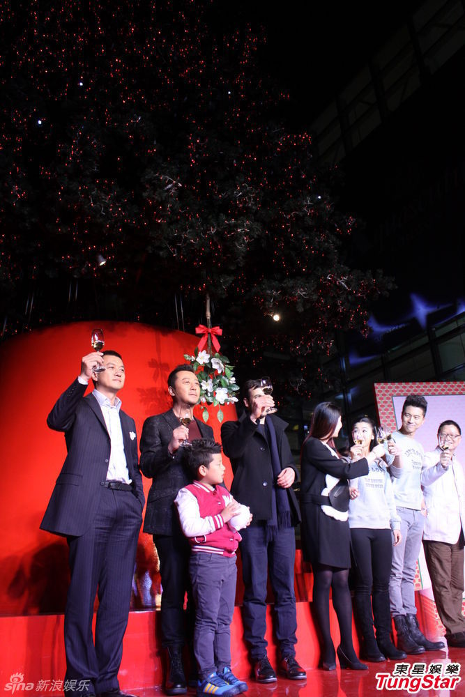 李亞鵬、郭濤父子相活動(dòng)