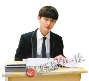 穿上正裝的女生更優(yōu)雅成熟了；男生常常被女生夸獎長得帥。