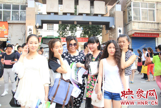 畢業(yè)和同學(xué)一起去旅行是不少考生的選擇。