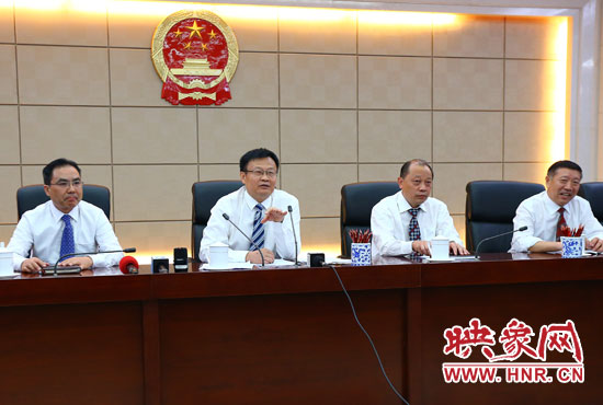 專(zhuān)題詢(xún)問(wèn)會(huì)結(jié)束后，省人大組織召開(kāi)記者提問(wèn)會(huì)。