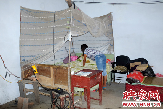 王書佳的環(huán)境及其簡(jiǎn)陋。