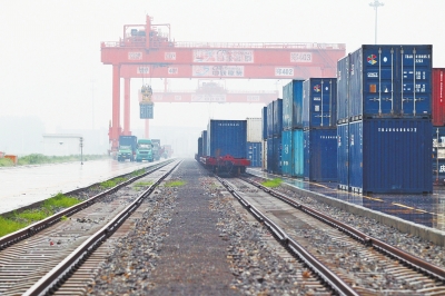 進(jìn)口車將運(yùn)到聯(lián)檢中心 進(jìn)口車將運(yùn)到聯(lián)檢中心