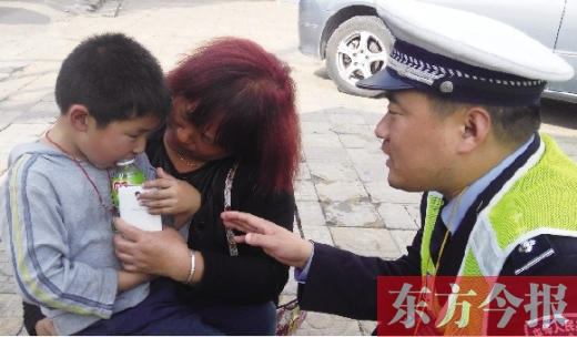 昨日，5歲的男孩獲救后，向民警講述被拐經(jīng)過。