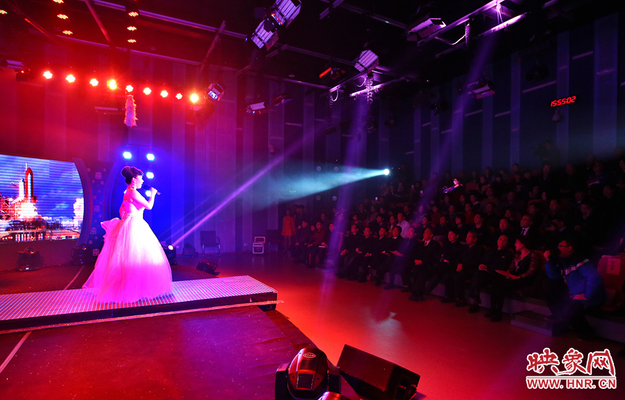 詩歌朗誦會現(xiàn)場。