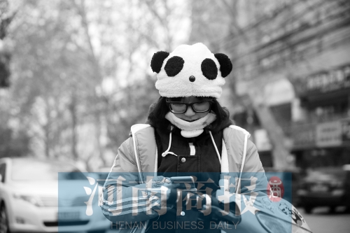 氣溫降了下來，不少人出行都裝備整齊