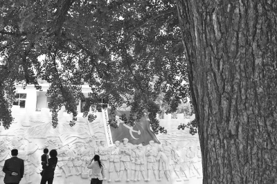 信陽(yáng)市羅山縣何家沖村，當(dāng)年紅二十五軍從這里出發(fā)。記者李文波攝影