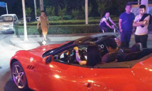 “法拉利飆車襲警”案 當(dāng)事人已被刑拘 “法拉利飆車襲警”案 當(dāng)事人已被刑拘