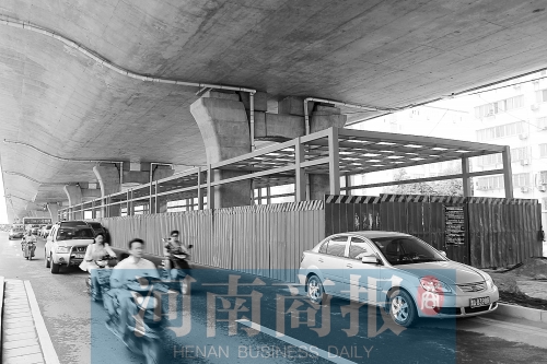 建設(shè)中的隴海路快速公交站臺(tái)，這條線路或取名B5