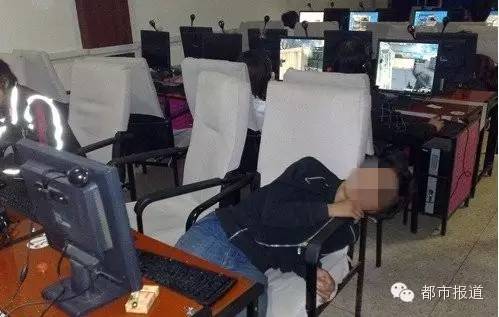 悲??！15歲男孩上網(wǎng)5小時后猝死，事發(fā)鄭州 | 這些原因可能導(dǎo)致上網(wǎng)猝死，戳...