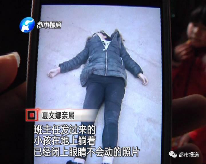 得知孩子沒(méi)去上學(xué)，家人擔(dān)心孩子發(fā)生意外，于是趕快報(bào)了警。讓人沒(méi)想到的是，剛報(bào)完警，家人收到了老師發(fā)來(lái)的照片。