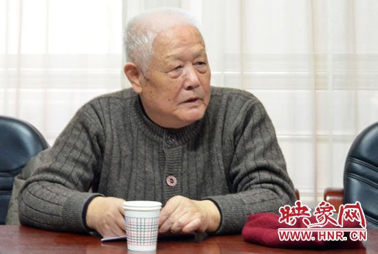 72歲的李地耕老先生認(rèn)為評(píng)論文章必須接地氣 72歲的李地耕老先生認(rèn)為評(píng)論文章必須接地氣