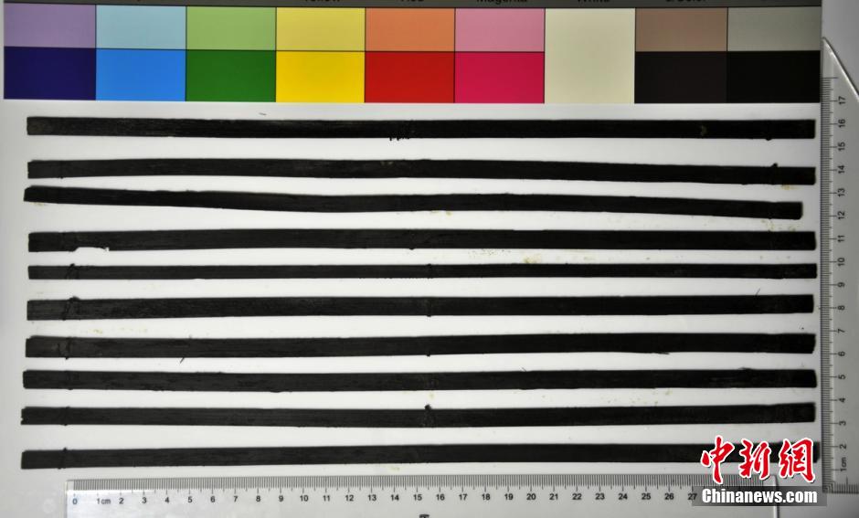 圖為漢代簡牘出土930支竹簡，在四川地區(qū)首次發(fā)現(xiàn)漢代簡牘。