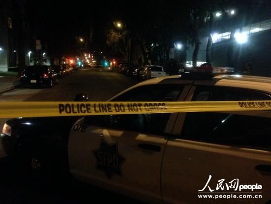 縱火案件發(fā)生在1月1日晚9時(shí)25分，舊金山當(dāng)?shù)鼐胶拖绬T幾分鐘內(nèi)趕到事故現(xiàn)場，并迅速撲滅了火情。記者1日晚趕到現(xiàn)場時(shí)，領(lǐng)館正門所在區(qū)域已經(jīng)被警察封鎖。