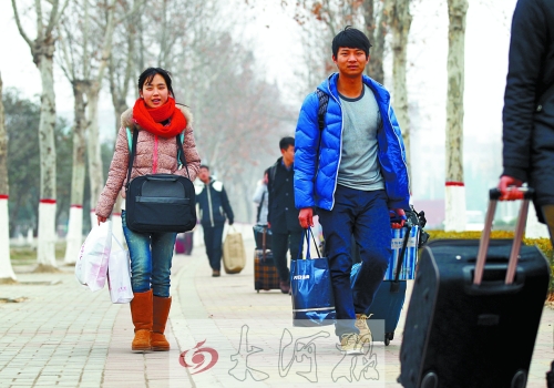 走進熟悉的校園，看到熟悉的笑臉，就這樣懷揣著自信和目標，迎接明天靠近下一站。