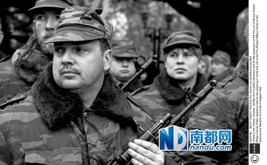 9日，烏克蘭克里米亞自治共和國(guó)的親俄武裝士兵舉行宣誓儀式。