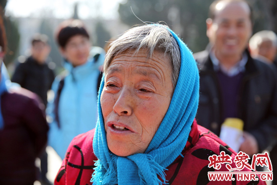 趙玉花老人講述焦裕祿的故事。