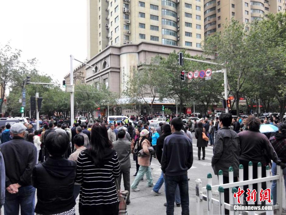 自治區(qū)和烏魯木齊市有關(guān)部門迅速處置，傷員已全部送往醫(yī)院救治。